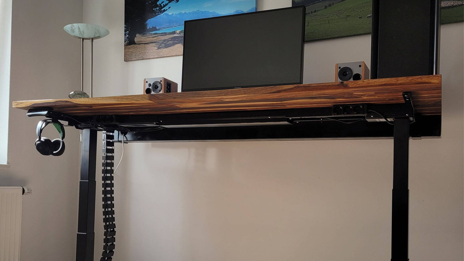 The cable-tidying system on this gaming PC build is genius, image size:1920x1080